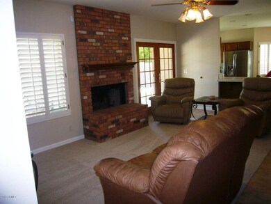 FAMILYROOM FIREPLCE