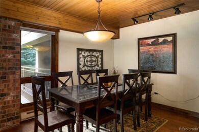 Large dining, seats 8