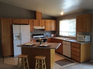 20710 Wishing Well Ct, Bend, OR 97701 - photo 3