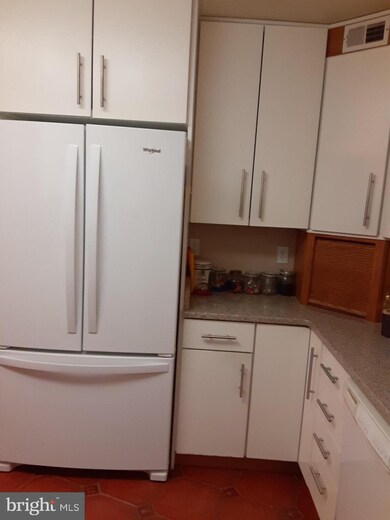 15101 Interlachen Dr unit 517, Silver Spring, MD 20906 - photo 4