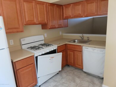 165 Shore Blvd unit 20, Keansburg, NJ 07734 - photo 2