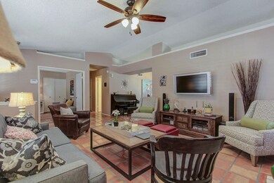 004_Living Room