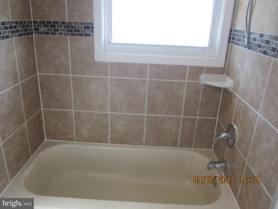 817 Carrington Ave, Capitol Heights, MD 20743 - photo 3