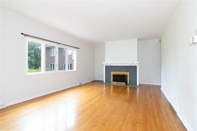 5322 Ingersoll Ave unit A1, Des Moines, IA 50312 - photo 3