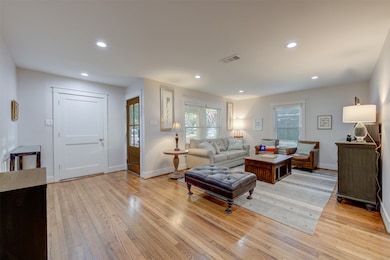 1054 W 43rd St, Houston, TX 77018 - photo 3