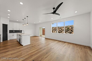 902 E Desert Cactus Dr-2