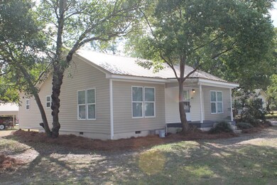 402 Cherry St W, Douglas, GA 31533 - photo 2