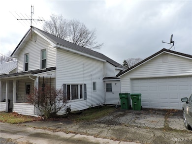 Large garage about 20x32