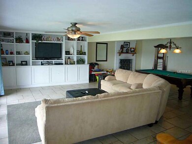 Den/Family/Great Room - Huge Great Room