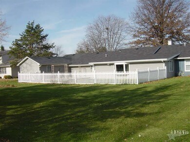 319 Maplewood Dr, Ossian, IN 46777 - photo 7