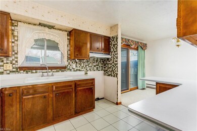 786 Kenilworth Ave, Sheffield Lake, OH 44054 - photo 4