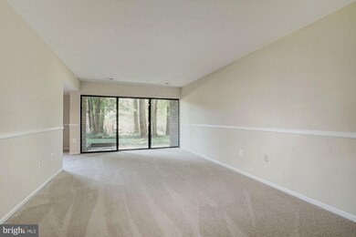 9725 Kings Crown Ct unit 1, Fairfax, VA 22031 - photo 4