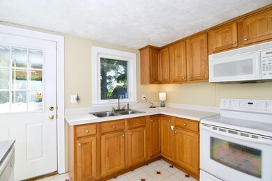 11 Winthrop St, Palmer, MA 01069 - photo 5