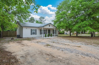 226 E Cypress Ave, Defuniak Springs, FL 32433 - photo 2