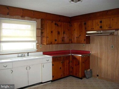 439 Lee St, Strasburg, VA 22657 - photo 3