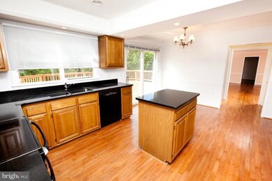 12626 Lloydminster Dr, North Potomac, MD 20878 - photo 3