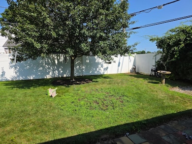 8 Reading Ln, Bethpage, NY 11714 - photo 6