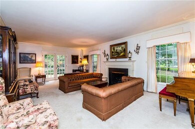 LIVING ROOM 27X15:  Stunning room to entertain you
