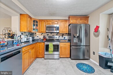 9635 Glendower Ct, Laurel, MD 20723 - photo 3