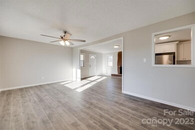 105 Dyer Dr, Shelby, NC 28152 - photo 2