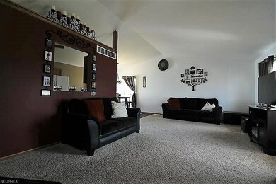Large Living Room with pass thru!