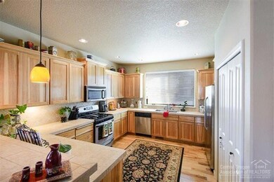 61289 Splendor Ln, Bend, OR 97702 - photo 3