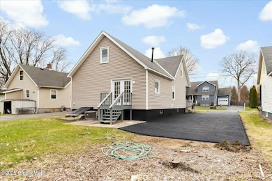 449 Taurus Rd in Niskayuna!