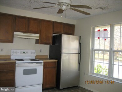 7313 Sheila Ln, Clinton, MD 20735 - photo 2