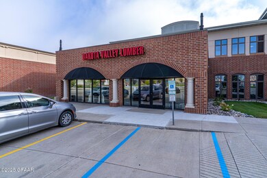 4551 S Washington St, Grand Forks, ND 58201 - photo 4