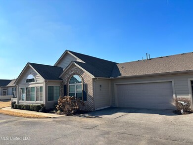 8662 Parkview Oaks Cir, Olive Branch, MS 38654 - photo 4