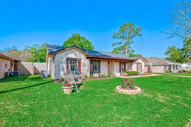 350 W Castle Harbour Dr, Friendswood, TX 77546 - photo 2