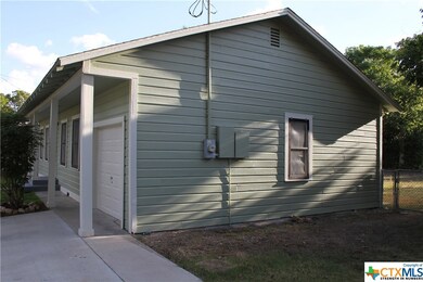 1020 N San Marcos St, Seguin, TX 78155 - photo 3