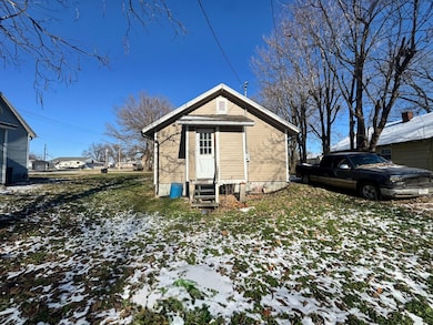 584 W Morgan St, Marshall, MO 65340 - photo 2