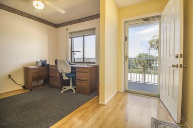 Breakfast nook-Office