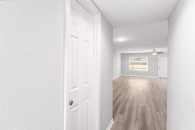 5752 Maple Hill Dr, Houston, TX 77088 - photo 7