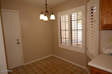 EAT IN KITCHEN NOOK