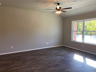 975 W Bryan Ave, Sapulpa, OK 74066 - photo 4