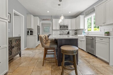 28 Carriage House Ln, Mansfield, MA 02048 - photo 4