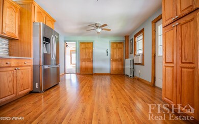 1427 Walnut St, Jersey Shore, PA 17740 - photo 4