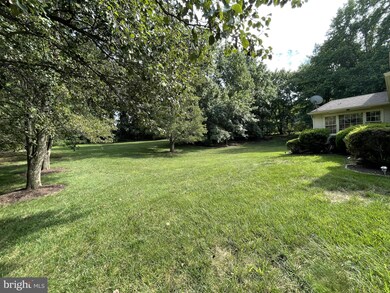 10905 Equestrian Ct, Reston, VA 20190 - photo 2