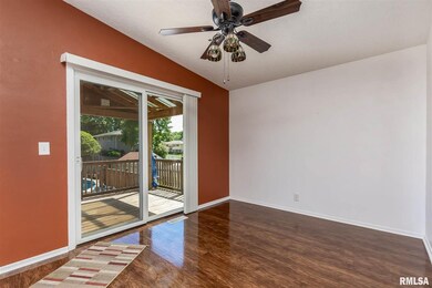 2223 W 31st St, Davenport, IA 52804 - photo 3