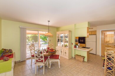 06 Dining Room