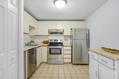 Parkway Plaza South unit 204, Medford, MA 02155 - photo 4