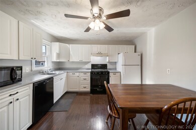 217 W 6th St, Claremore, OK 74017 - photo 7