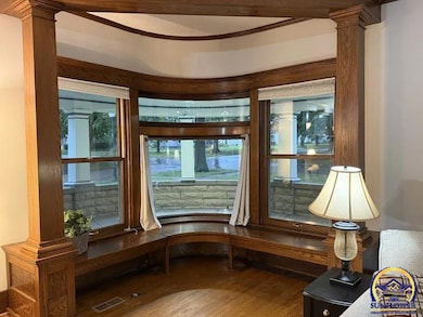 210 N 8th St, Hiawatha, KS 66434 - photo 5