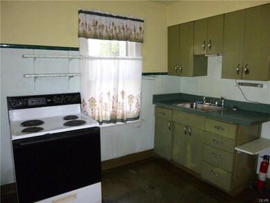 435 E Main St, Pen Argyl, PA 18072 - photo 7