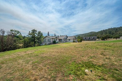 3989 Livingston Rd, Central Point, OR 97502 - photo 4