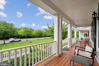 42538 Neighborly Ln, Chantilly, VA 20152 - photo 2