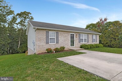 906 Devine Dr, Strasburg, VA 22657 - photo 2