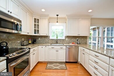 12665 Still Pond Ln, Herndon, VA 20171 - photo 6